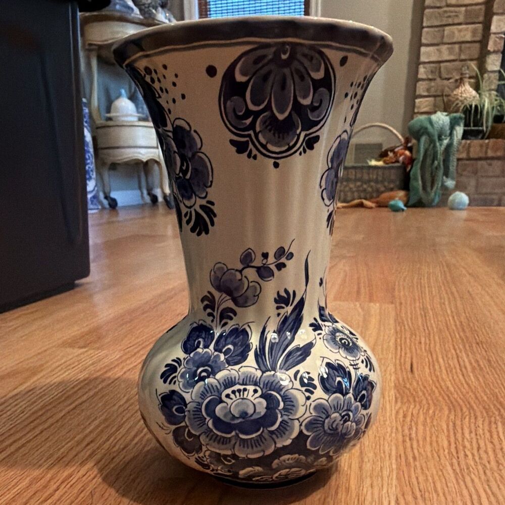 Delft Dutch Delft Style Blue & White Floral Ceramic Decorative Vase MPN 3060